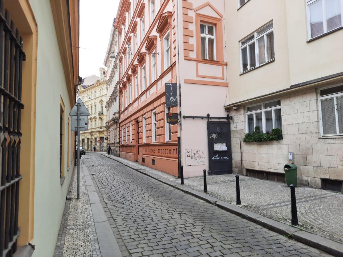Downtown Prague Minimalistic Room In Flatshare エクステリア 写真