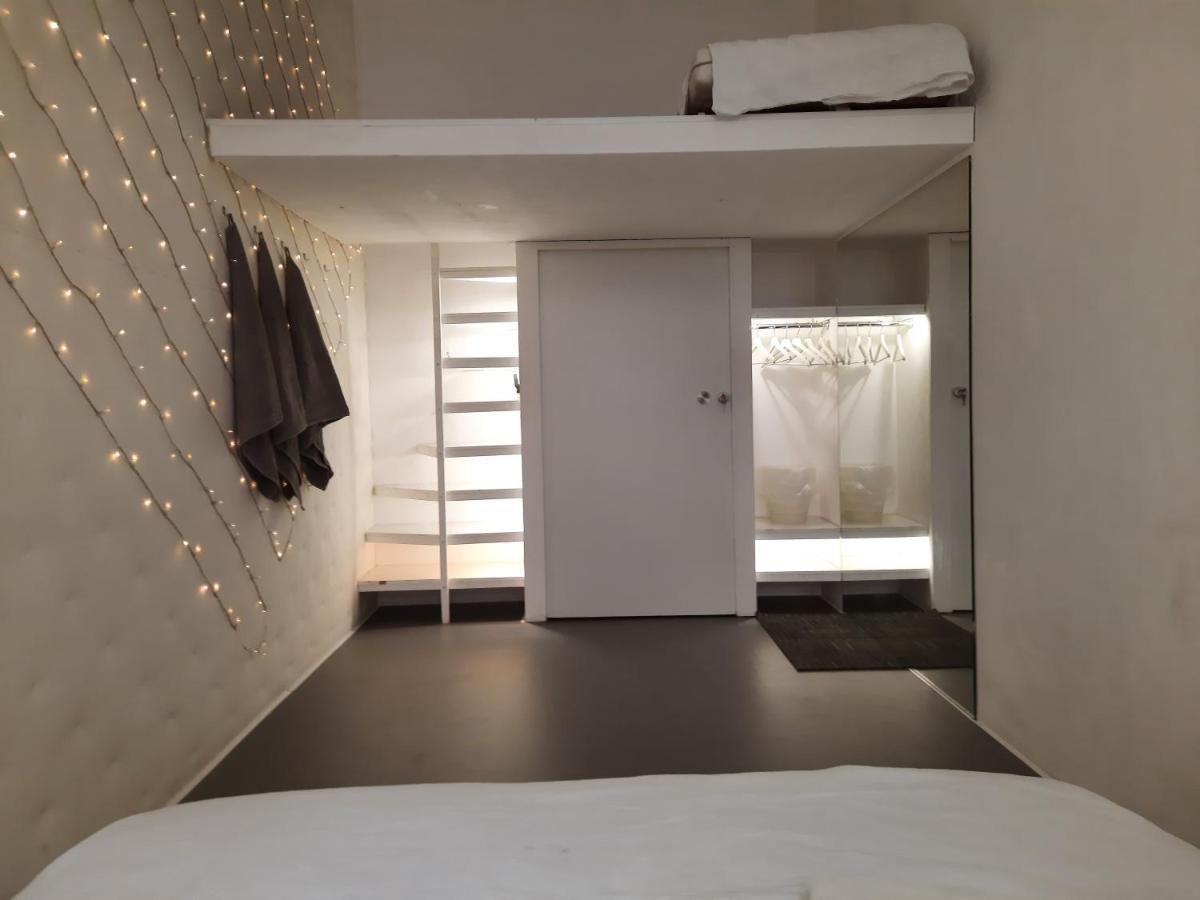 Downtown Prague Minimalistic Room In Flatshare エクステリア 写真