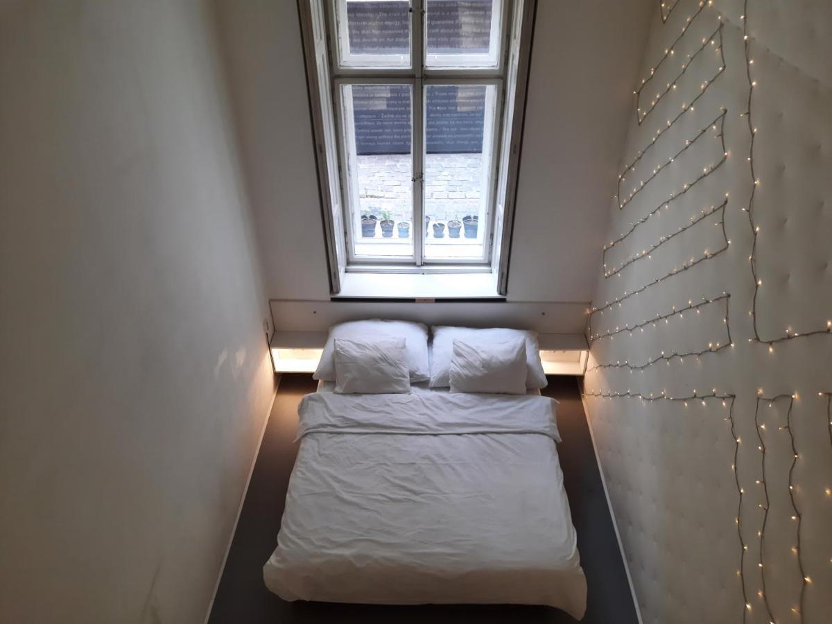 Downtown Prague Minimalistic Room In Flatshare エクステリア 写真
