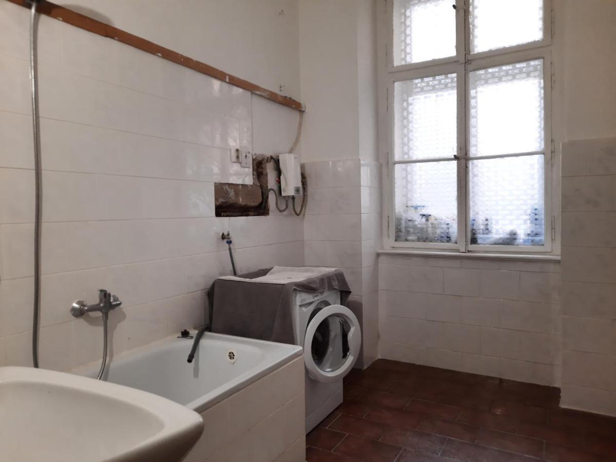 Downtown Prague Minimalistic Room In Flatshare エクステリア 写真