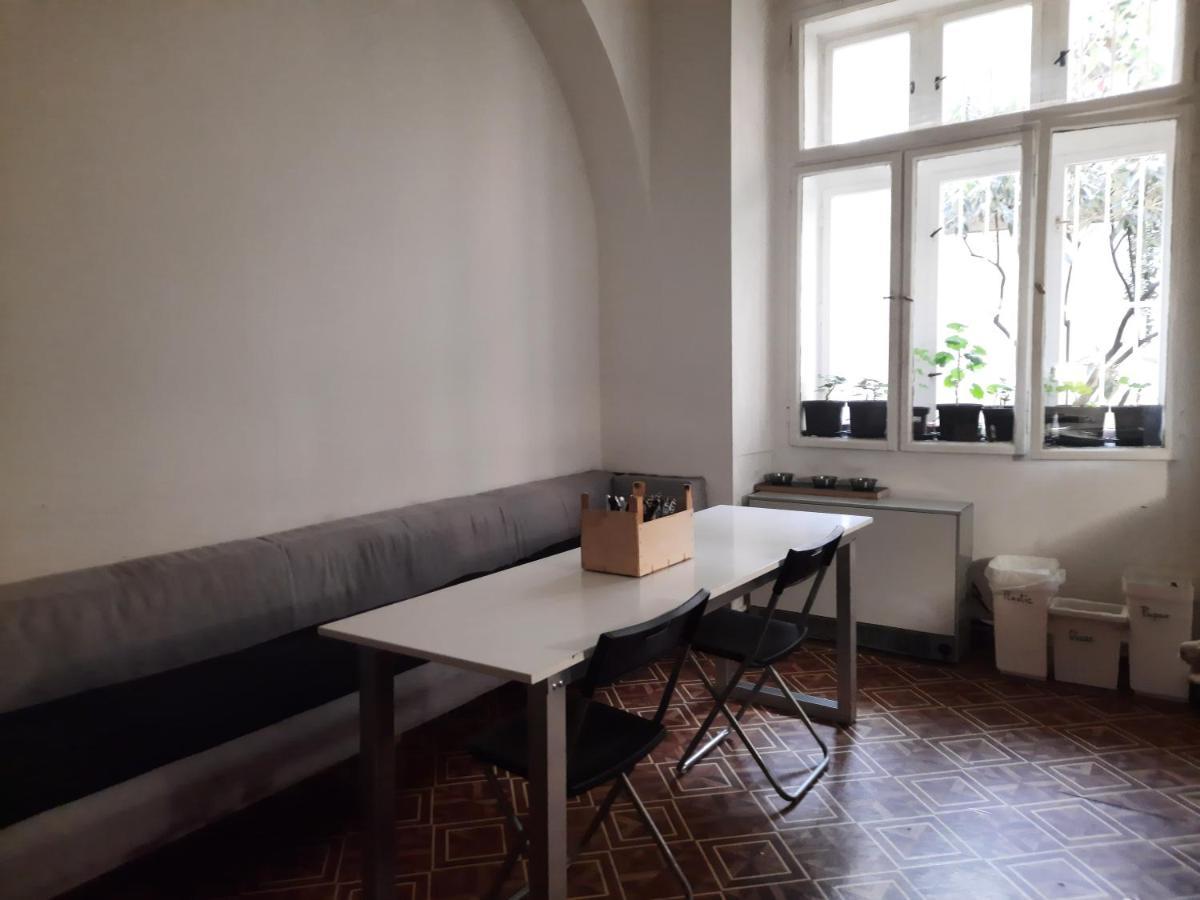 Downtown Prague Minimalistic Room In Flatshare エクステリア 写真